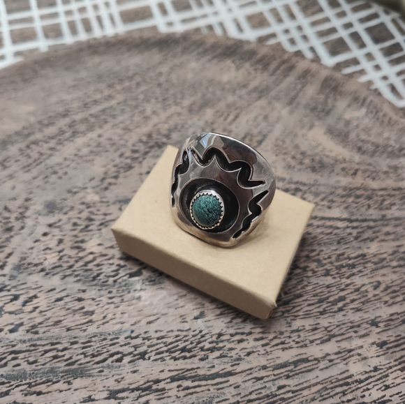 💞 Vintage Turquoise and 925 Silver Native American Conversation Ring, Unisex, 8 - Picture 5 of 9